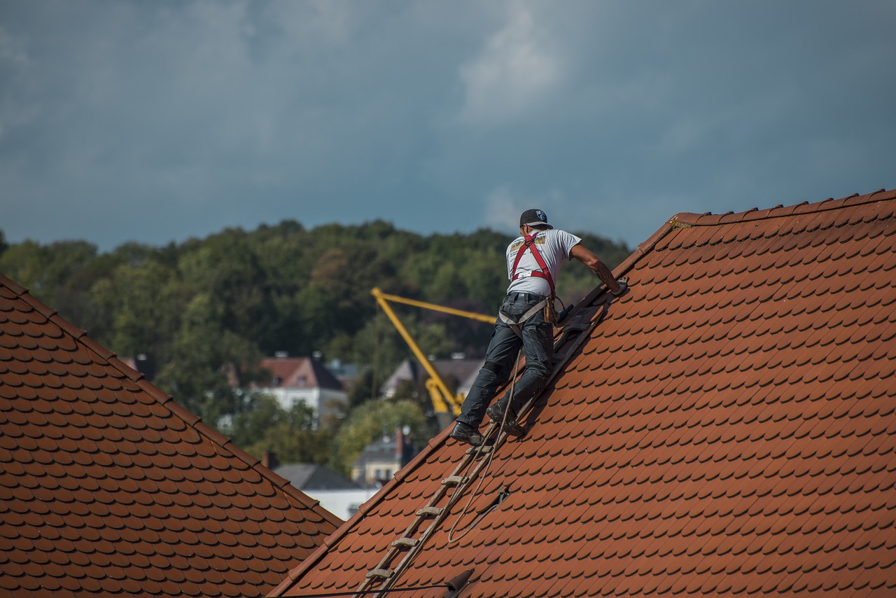 The Top Benefits of Hiring Professional Roofers for Your Home